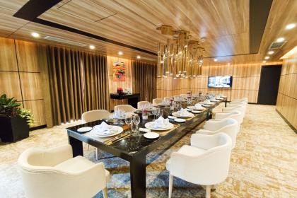 DINING ROOM AMBER & TOPAZ